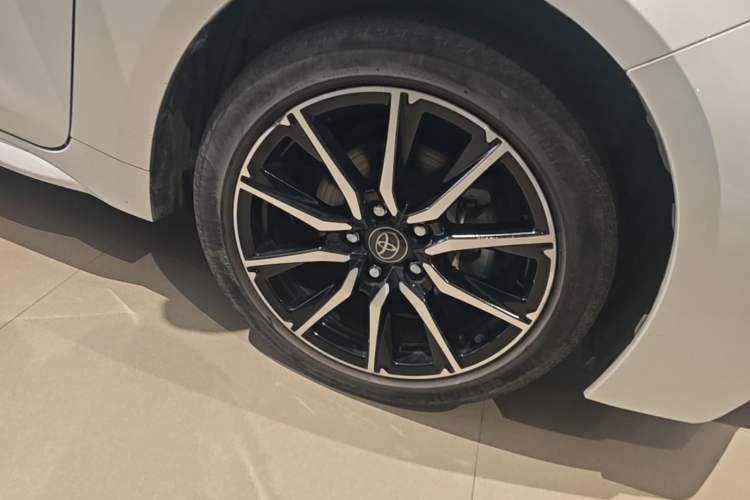 Used Toyota Levin 2023 Smart Electric Hybrid Dual-Engine 1.8L Sport Edition Right Front Wheel Hub