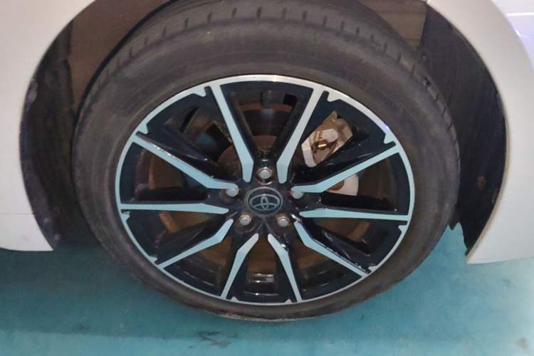 Used Toyota Levin 2023 Smart Electric Hybrid Dual-Engine 1.8L Sport Edition Right Front Wheel Hub