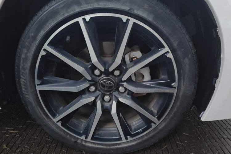 Used Toyota Levin 2023 Smart Electric Hybrid Dual-Engine 1.8L Sport Edition Right Front Wheel Hub