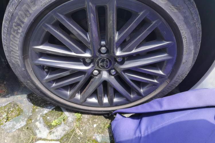 Used Toyota Levin 2023 2.0L Luxury Edition Right Front Wheel Hub