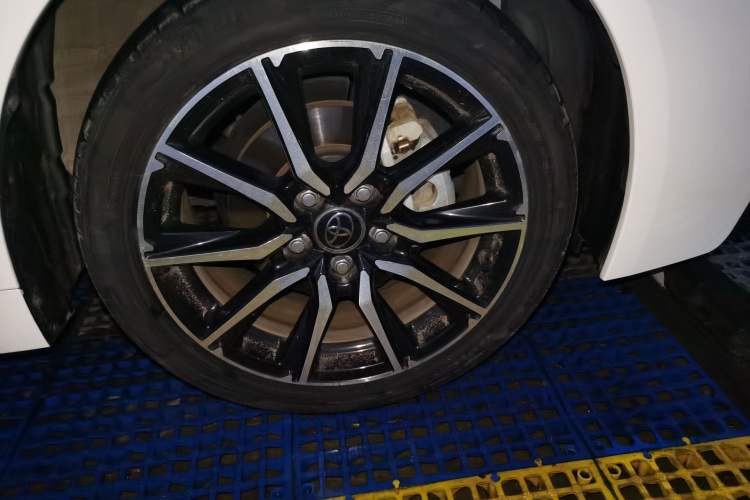 Used Toyota Levin 2023 Smart Electric Hybrid Dual-Engine 1.8L Sport Edition Right Front Wheel Hub