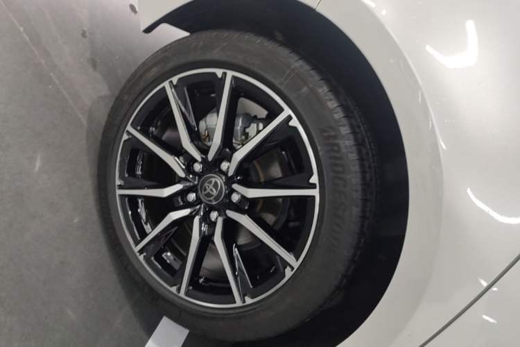 Used Toyota Levin 2023 Smart Electric Hybrid Dual-Engine 1.8L Sport Edition Right Rear Wheel Hub