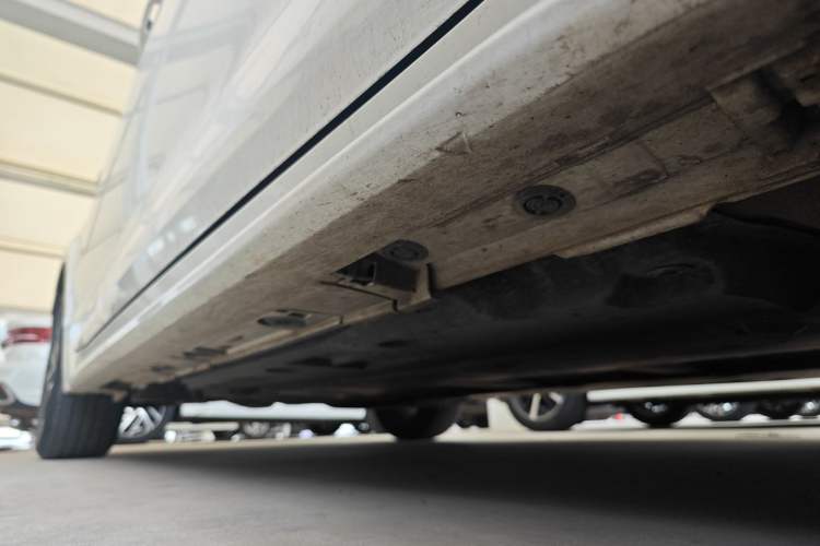 Used Toyota Levin 2023 Smart Electric Hybrid Dual-Engine 1.8L Luxury Edition Right Side Sill