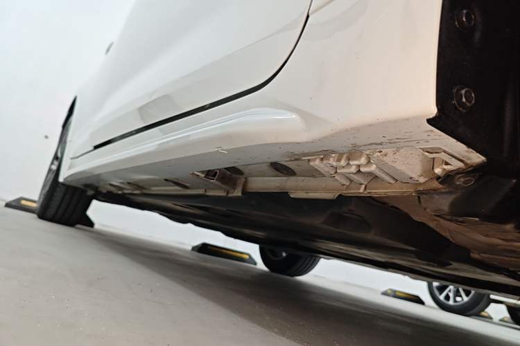 Used Toyota Levin 2023 Smart Electric Hybrid Dual-Engine 1.8L Luxury Edition Right Side Sill