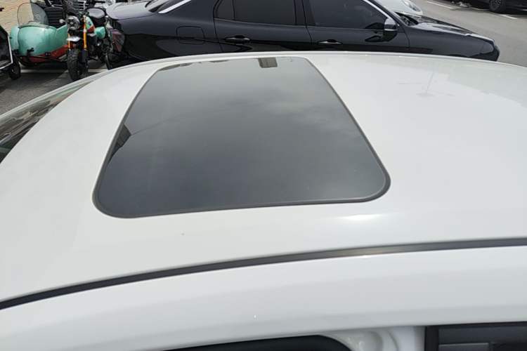 Used Toyota Levin 2023 Smart Electric Hybrid Dual-Engine 1.8L Luxury Edition Roof