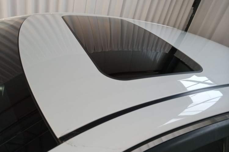 Used Toyota Levin 2023 Smart Electric Hybrid Dual-Engine 1.8L Luxury Edition Roof