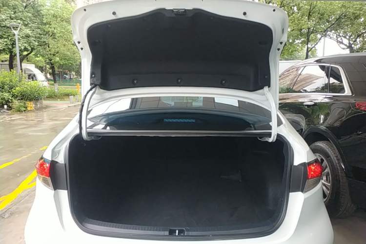 Used Toyota Levin 2023 Smart Electric Hybrid Dual-Engine 1.8L Leading Edition Trunk