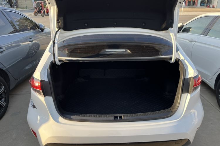 Used Toyota Levin 2023 Smart Electric Hybrid Dual-Engine 1.8L Luxury Edition Trunk