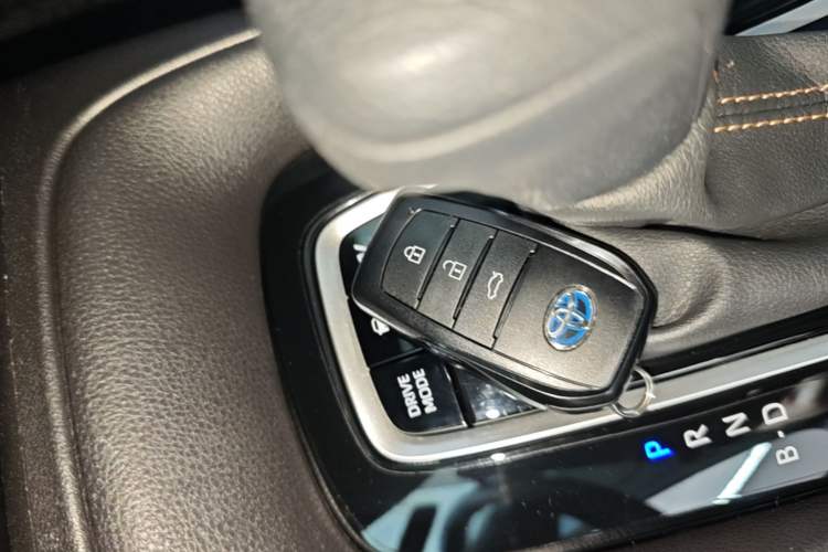 Used Toyota Levin 2023 Smart Electric Hybrid Dual-Engine 1.8L Luxury Edition Vehicle Key