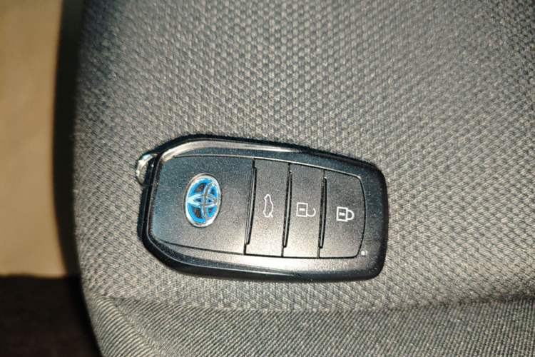Used Toyota Levin 2023 Smart Electric Hybrid Dual-Engine 1.8L Luxury Edition Vehicle Key
