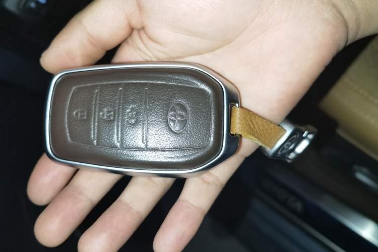 Used Toyota Levin 2024 Smart Electric Hybrid Dual-Motor 1.8L Sport Edition Vehicle Key