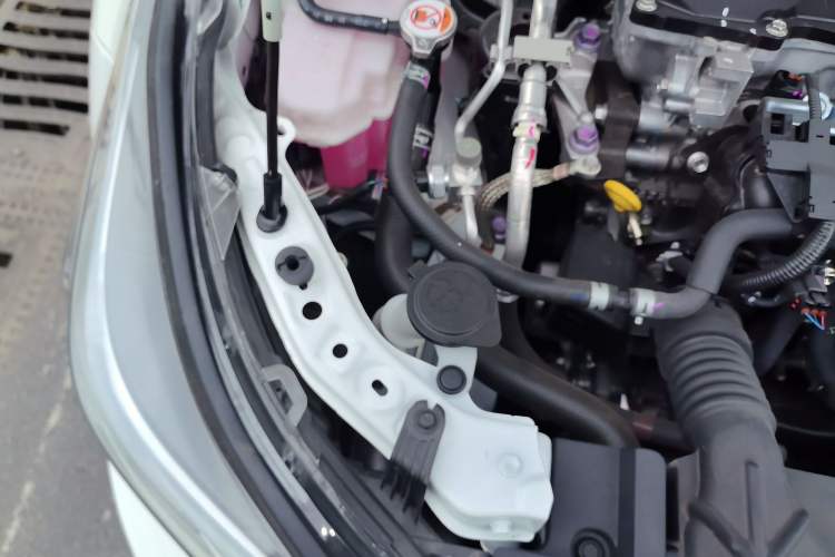 Used Toyota Levin 2024 Smart Electric Hybrid Dual-Engine 1.8L Luxury Edition Engine Bay Right