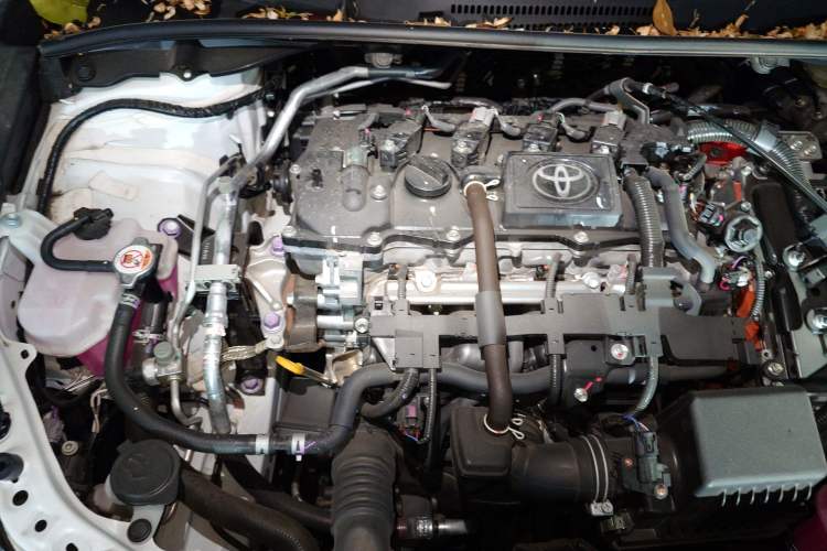 Used Toyota Levin 2024 Smart Electric Hybrid Dual-Engine 1.8L Luxury Edition Engine Bay Right