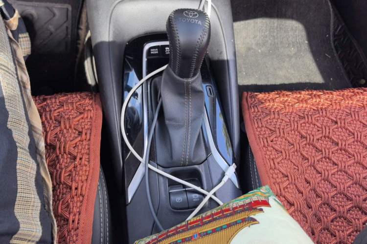 Used Toyota Levin 2024 Smart Electric Hybrid Dual-Engine 1.8L Luxury Edition Gear Lever