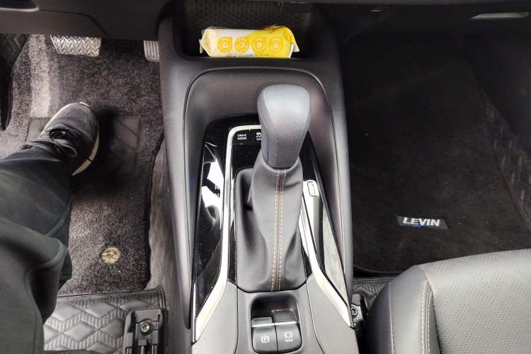 Used Toyota Levin 2024 Smart Electric Hybrid Dual-Engine 1.8L Luxury Edition Gear Lever