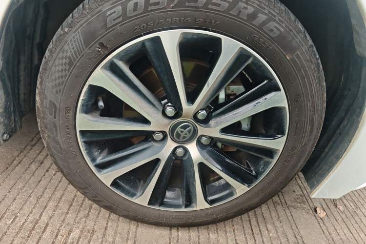 Used Toyota Levin 2024 Smart Electric Hybrid Dual-Engine 1.8L Luxury Edition Right Front Wheel Hub