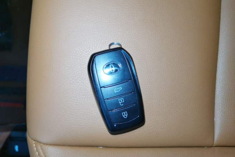 Used Toyota Levin 2024 Smart Electric Hybrid Dual-Engine 1.8L Leading Edition Vehicle Key