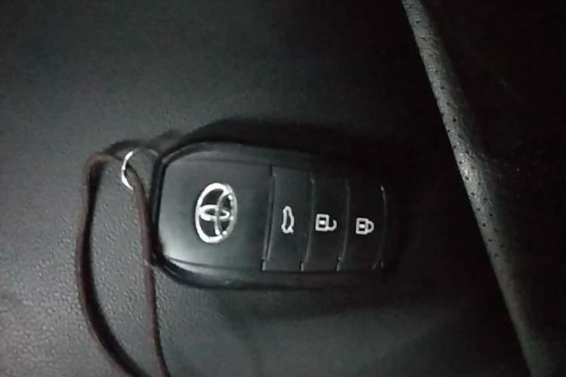 Used Toyota Levin 2024 Smart Electric Hybrid Dual-Engine 1.8L Luxury Edition Vehicle Key