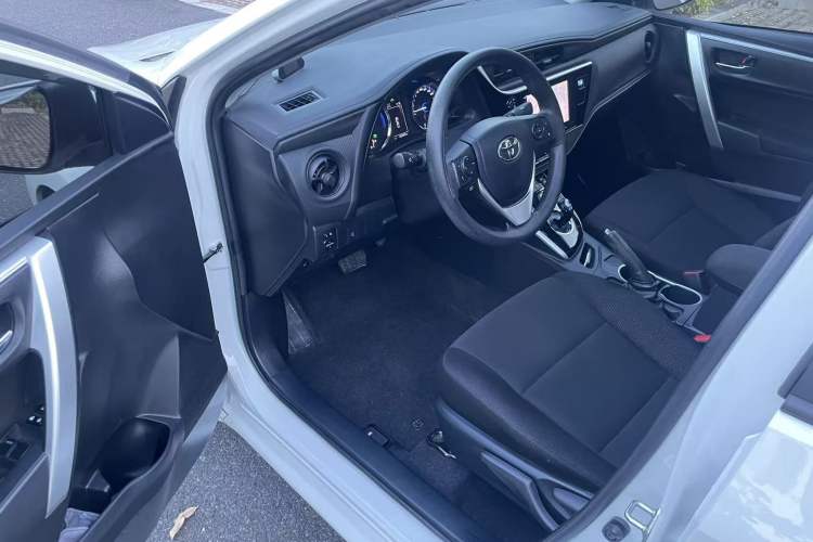 Used Toyota Levin Hybrid E+ 2019 1.8L GS E-CVT Elite Model with Sunroof Interior 3