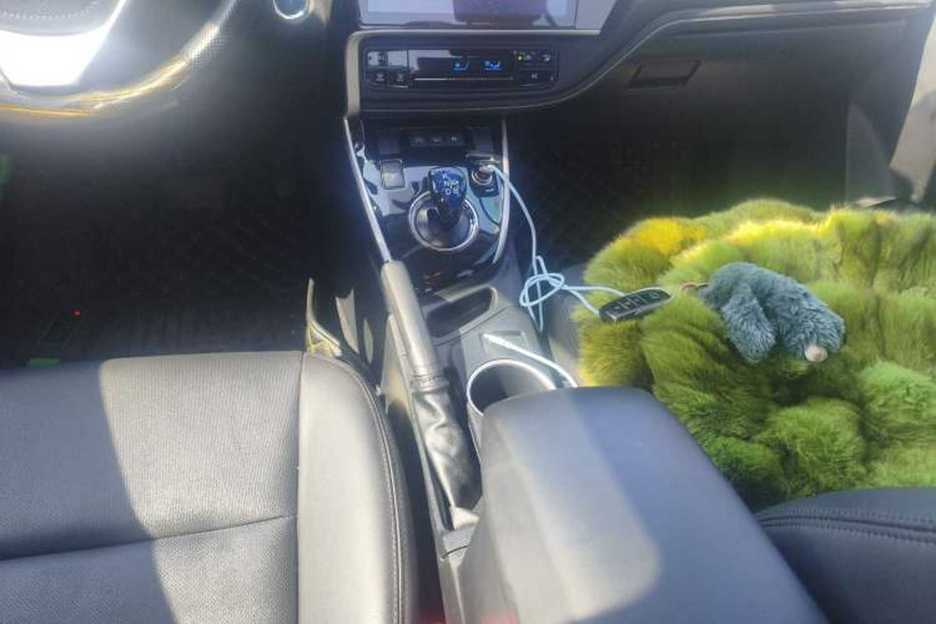 Used Toyota Levin Hybrid E+ 2019 1.8L PH GS E-CVT Elite Edition Gear Lever