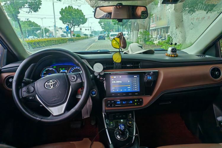 Used Toyota Levin Hybrid E+ 2019 1.8L PH V E-CVT Luxury Edition Center Console