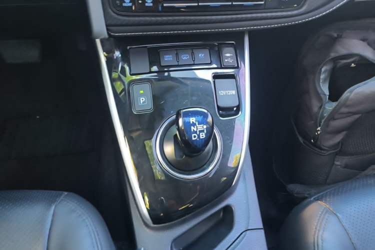 Used Toyota Levin Hybrid E+ 2019 1.8L GS E-CVT Elite Model with Sunroof Gear Lever