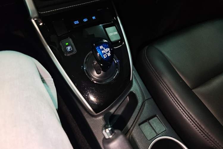 Used Toyota Levin Hybrid E+ 2019 1.8L PH GS E-CVT Elite Edition Gear Lever