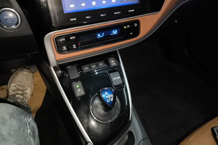 Used Toyota Levin Hybrid E+ 2019 1.8L PH V E-CVT Luxury Edition Gear Lever