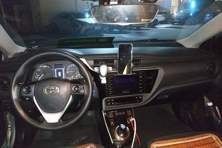 Used Toyota Levin Hybrid E+ 2019 1.8 PH GS E-CVT Elite Style Edition Center Console