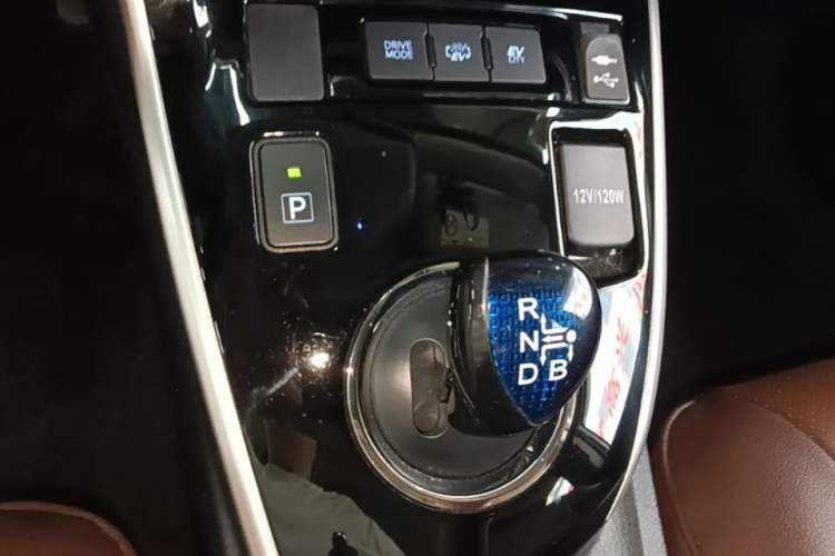 Used Toyota Levin Hybrid E+ 2019 1.8L GS E-CVT Elite Model with Sunroof Gear Lever