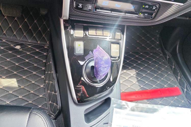 Used Toyota Levin Hybrid E+ 2019 1.8L GS E-CVT Elite Model with Sunroof Gear Lever