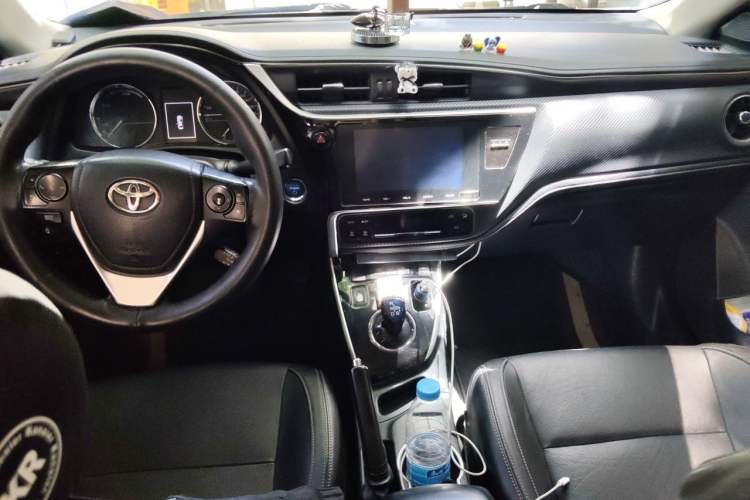 Used Toyota Levin Hybrid E+ 2019 1.8L PH V E-CVT Luxury Edition Center Console