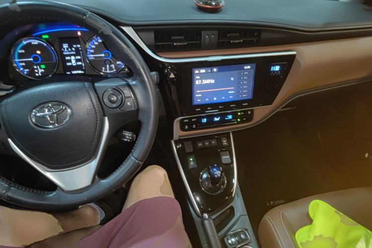 Used Toyota Levin Hybrid E+ 2019 1.8L PH V E-CVT Luxury Edition Center Console