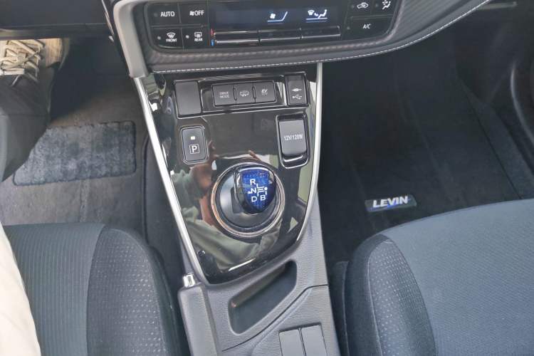 Used Toyota Levin Hybrid E+ 2019 1.8L GS E-CVT Elite Model with Sunroof Gear Lever