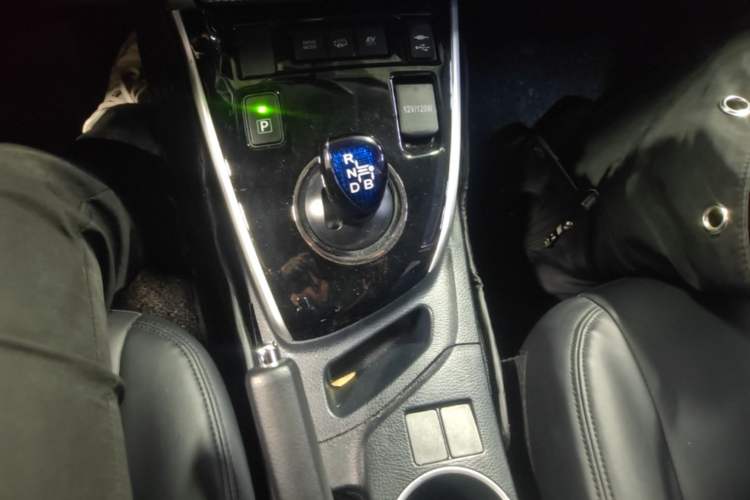 Used Toyota Levin Hybrid E+ 2019 1.8L GS E-CVT Elite Model with Sunroof Gear Lever