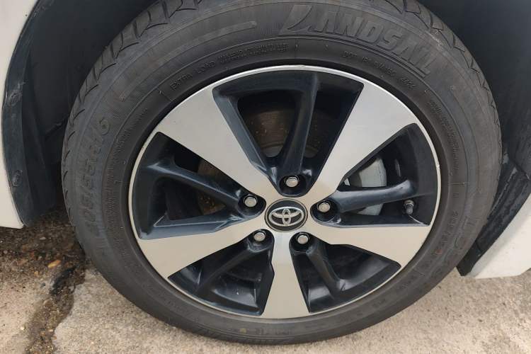 Used Toyota Levin Hybrid E+ 2019 1.8L GS E-CVT Elite Model with Sunroof Right Front Wheel Hub
