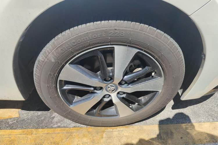 Used Toyota Levin Hybrid E+ 2019 1.8L GS E-CVT Elite Model with Sunroof Right Front Wheel Hub