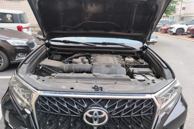 Used Toyota Prado  Engine Bay