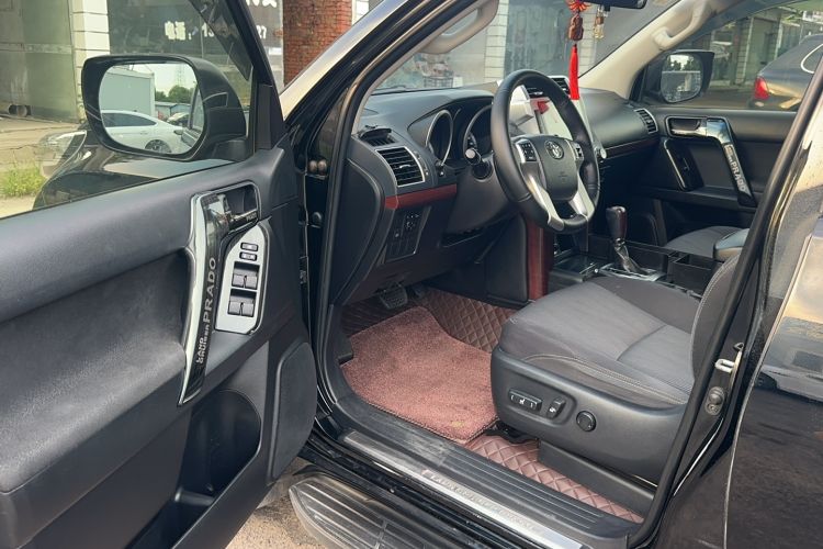 Used Toyota Prado  Interior 1