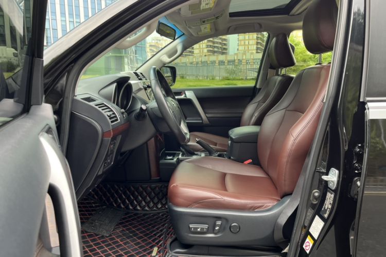 Used Toyota Prado  Interior 5