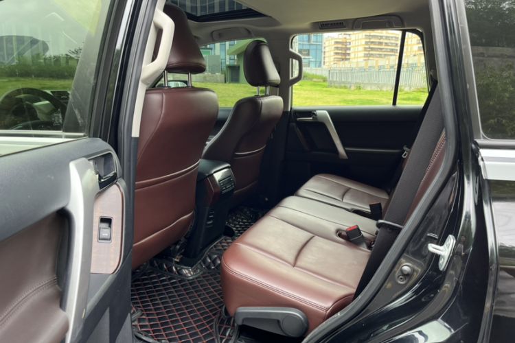 Used Toyota Prado  Interior 7