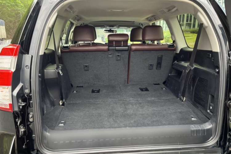 Used Toyota Prado  Interior 9