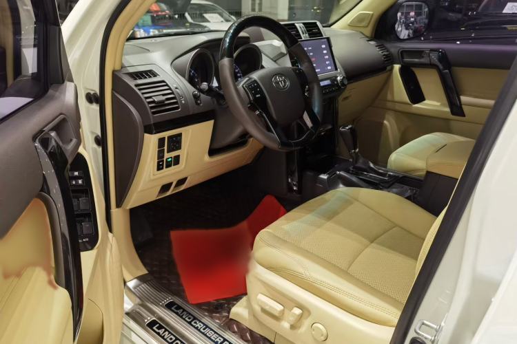 Used Toyota Prado  Interior 1