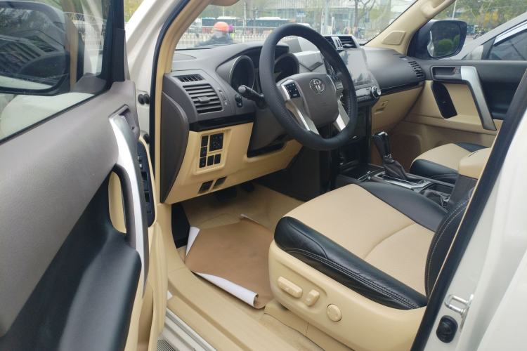 Used Toyota Prado  Interior 1