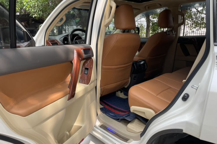 Used Toyota Prado  Interior 1