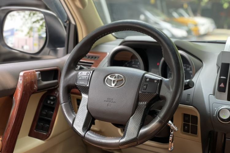 Used Toyota Prado  Interior 11