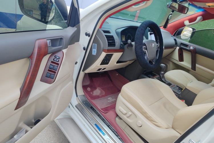 Used Toyota Prado  Interior 3