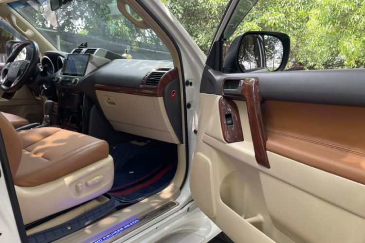 Used Toyota Prado  Interior 4
