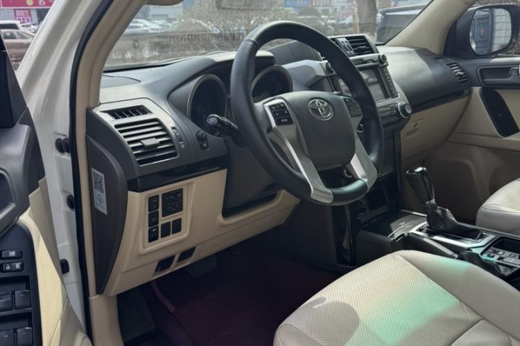 Used Toyota Prado  Interior 4