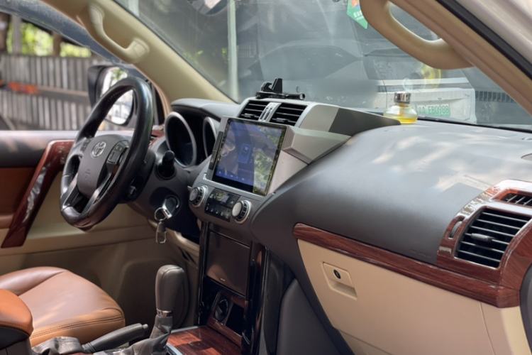 Used Toyota Prado  Interior 5